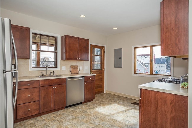 Building Photo - 22 Scott St Unit 2