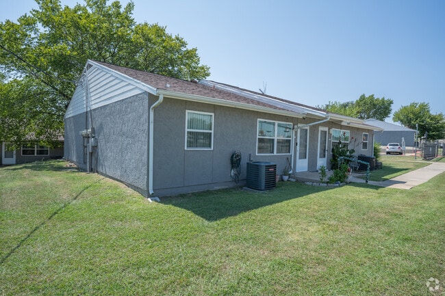 Shady Oaks Manor - Shady Oaks Manor