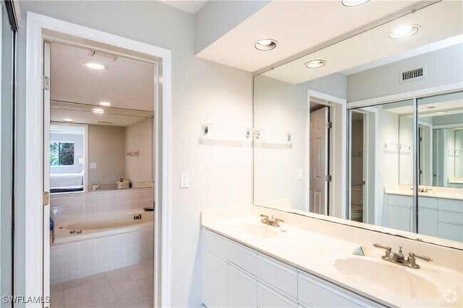 Building Photo - 360 Horse Creek Dr Unit 303 Rental