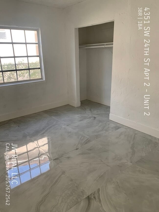 Photo - 4351 SW 24th St Unidad 2