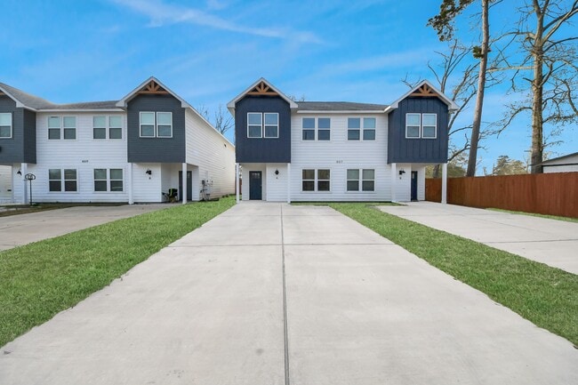 Photo - 807 Avenue J