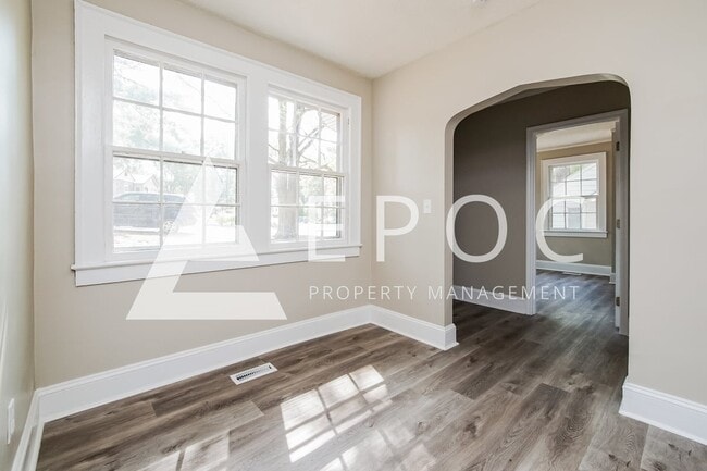 Photo - 243 S Windsor Dr