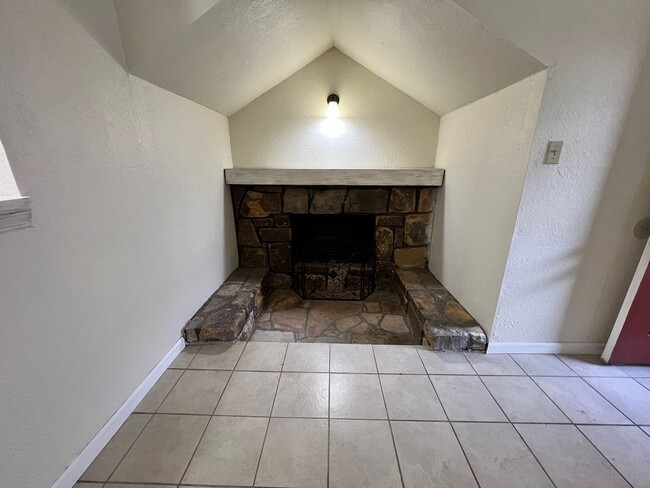 Photo - ground floor 1 bedroom condo!