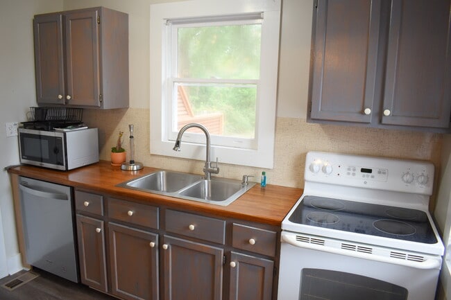 Photo - 306 Kenwood Ave Unidad A