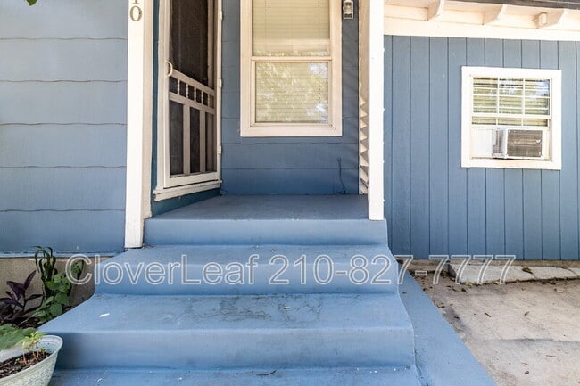 Photo - 210 Harwood Dr