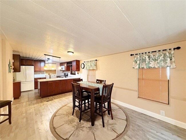 Photo - 7139 Alamanda Blvd W