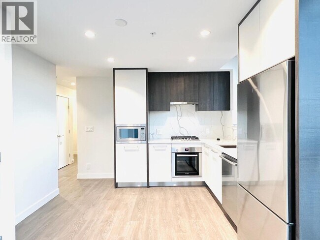 567 Clarke Rd Unit 1702
