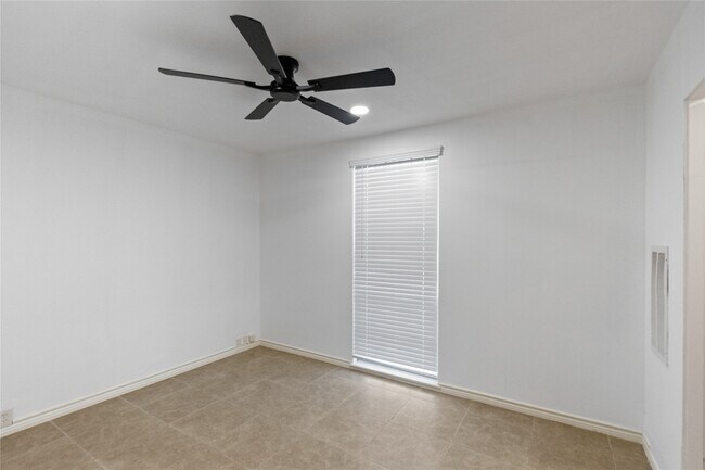 Photo - 5353 Institute Ln Unidad 12