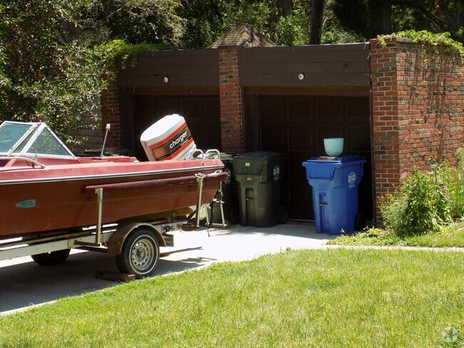 Building Photo - 2808 Winthrop Rd Rental
