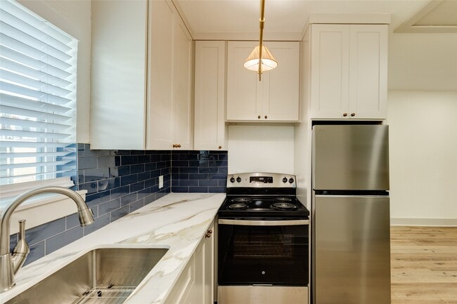 Photo - 2512 Avenue K Unidad Back