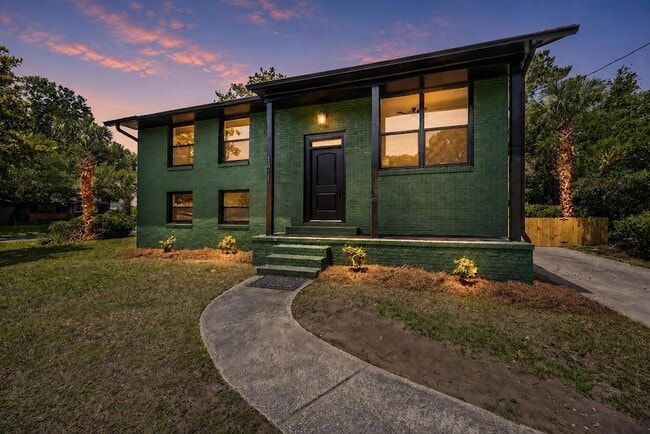 Building Photo - 1411 Westway Dr