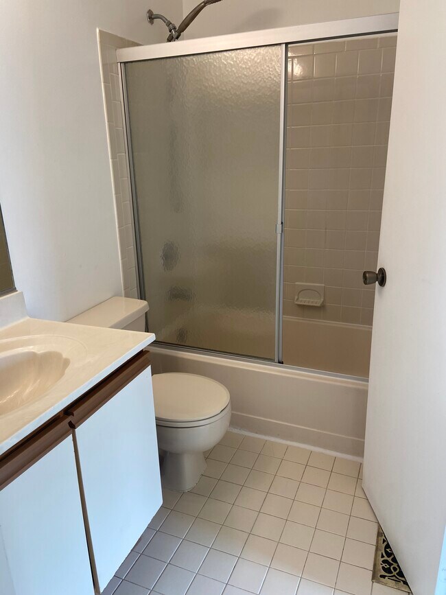 189 Hampshire Dr Unit Share kitchen apartment