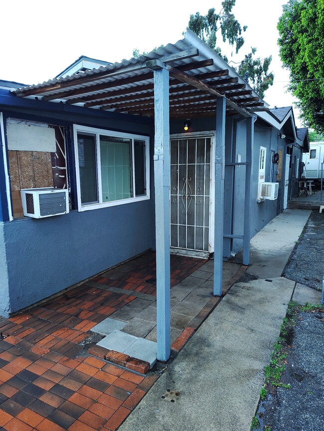 Building Photo - 826 E Rte 66 Unit 3