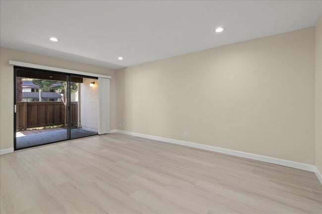 Photo - 999 W Evelyn Ave