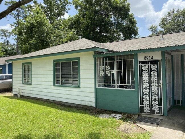 Building Photo - 8914 Linda Vista Rd Rental