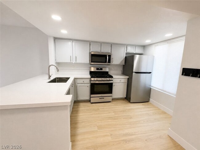 Building Photo - 8070 W Russell Rd Unit 2023