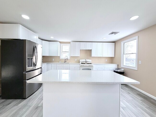 Photo - 1572 Summit Ave Unit 2