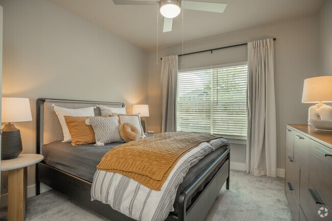 1HAB, 1BA - 726 ft² - Habitación - The Ashton at East Park