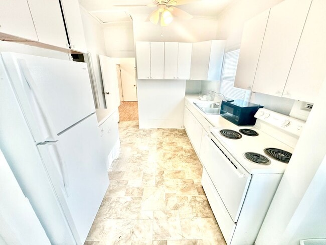 Photo - 1058 Flint Hill St