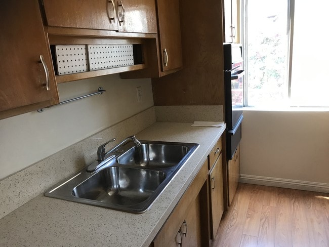 Photo - 5049 Denny Ave Unidad 7