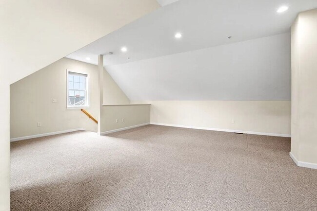 Photo - 1975 Middlesex St