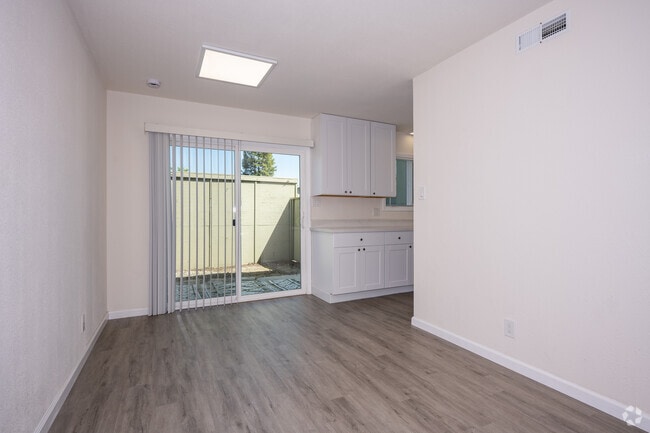 2BR, 1.5BA - 1,010SF - Dining Room