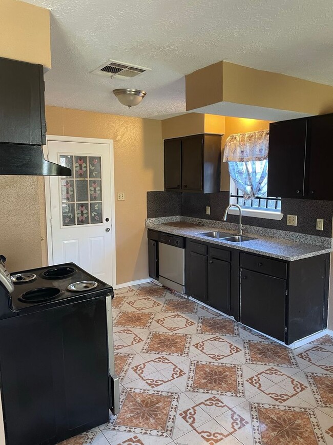 Photo - 3bd 1.5 bath 1 car garage home near Hiram Clarke and 2234