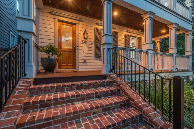 Photo - 340 W 17th St