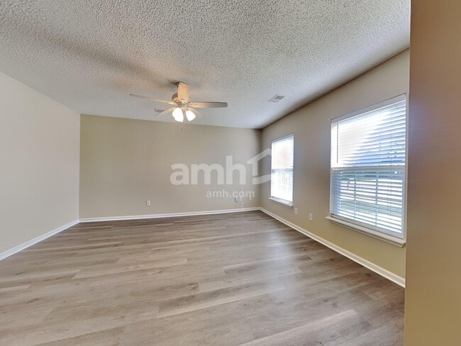 Photo - 112 Larkspur Dr