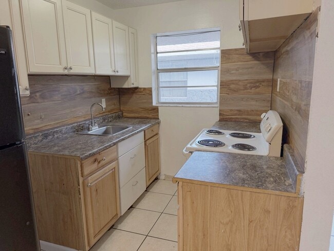 6151 Eaton St Unit 13