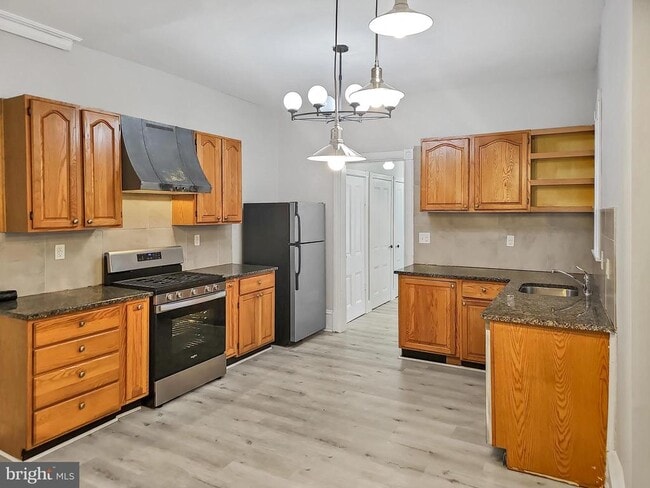 Photo - 637 N 32nd St