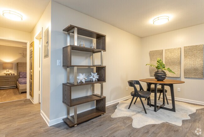 2BR, 2BA - 1,086SF