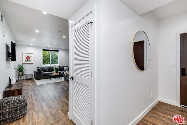 124 S Croft Ave Unit 103