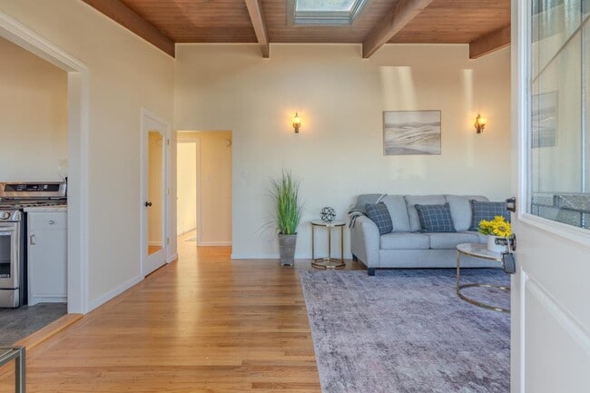 Photo - 820 Edgemar Ave