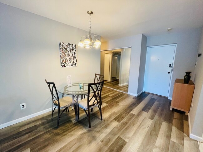 Photo - Chelbourne Plaza