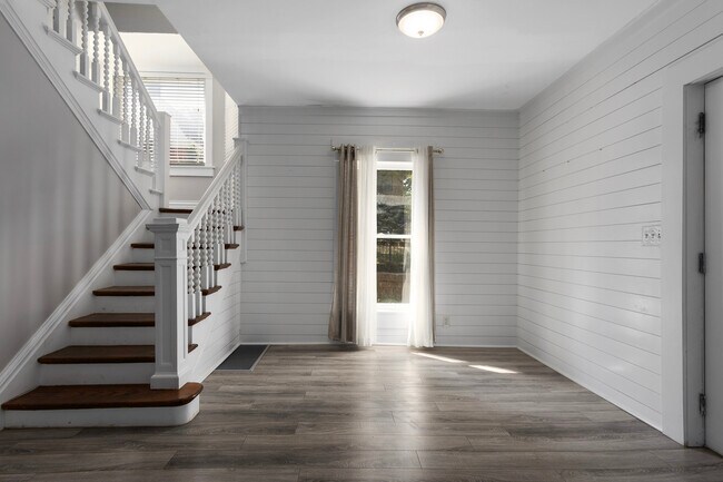 Photo - 915 E 29th St