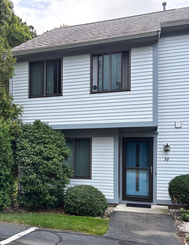 30 Crescent Ln