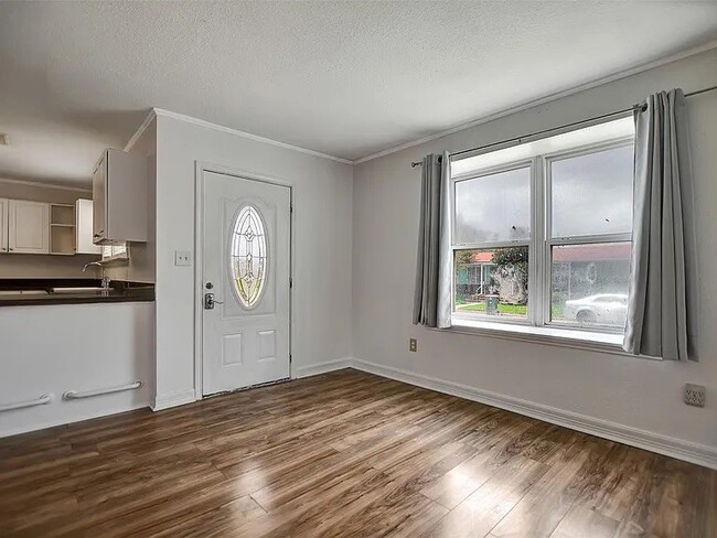 Photo - 5309 Perry Ave