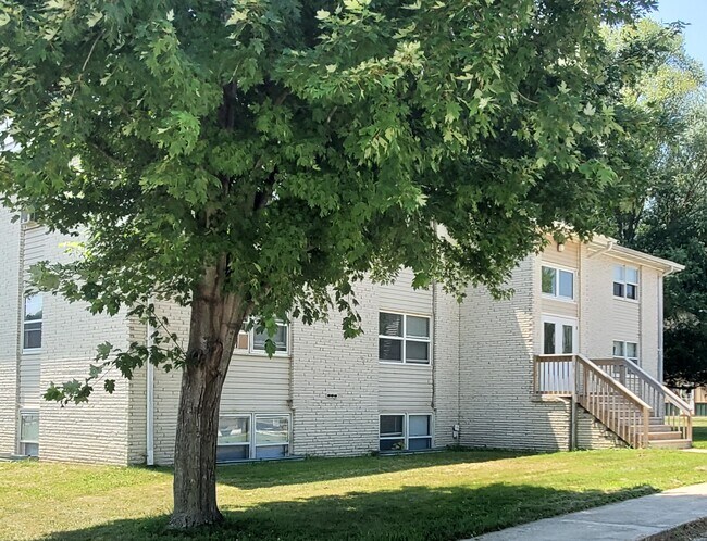 Building Exterior - 502 W Market St