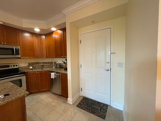 Photo - Available Now!! Unidad 2825 Palm Beach Blvd #216