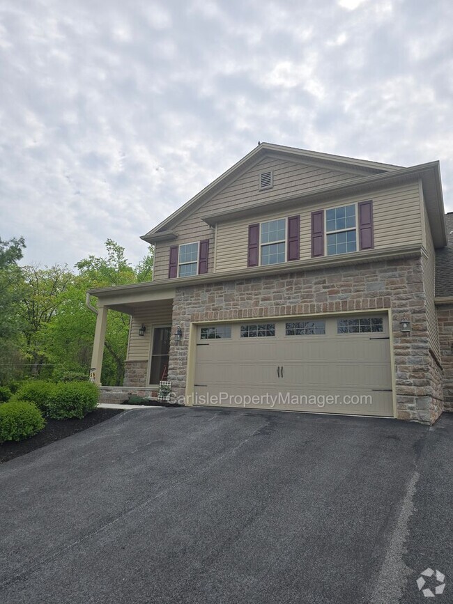 Building Photo - Duplex includes 2 car garage, laundry, pat... Rental