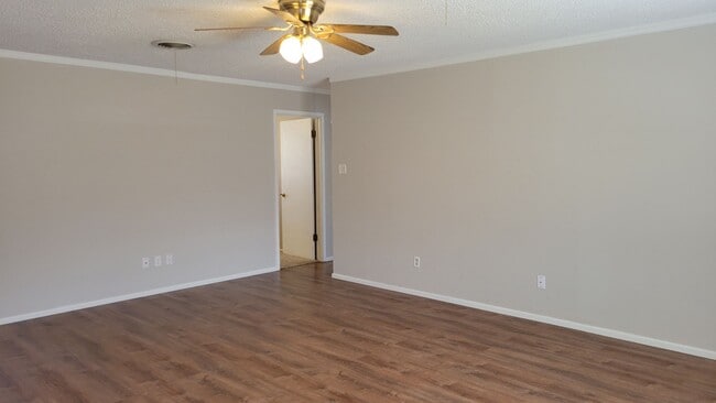 Photo - Leasing now! Cozy and comfortable 3/2/2 Brick Home Available for August