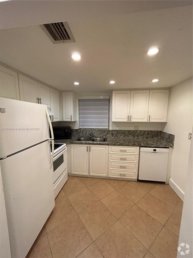 Building Photo - 9359 Fontainebleau Blvd Unit F303 Rental