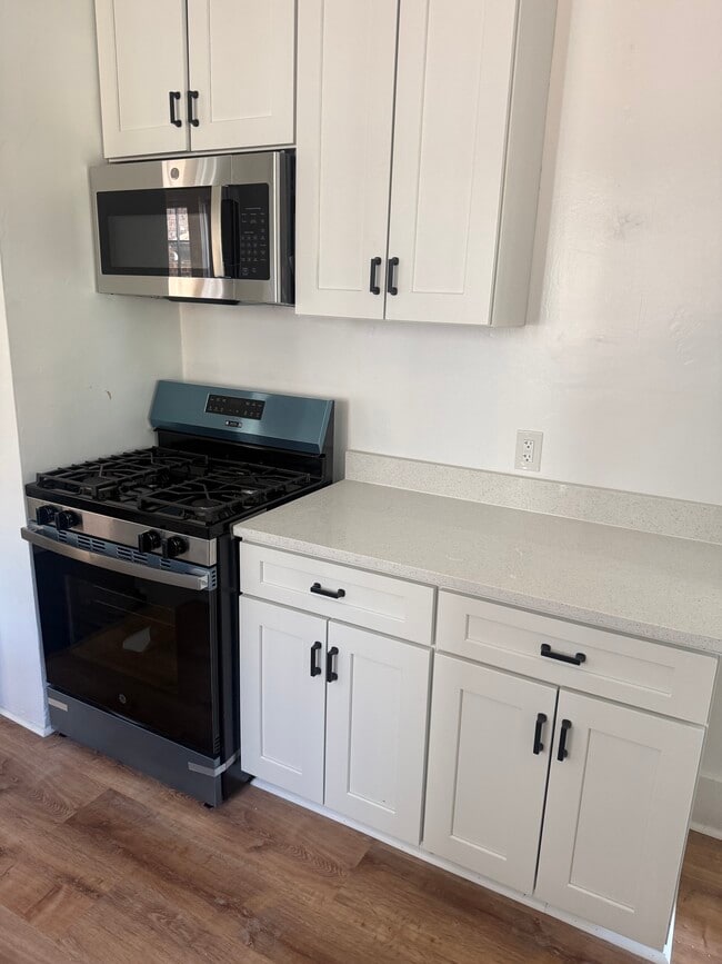 Building Photo - 3415 Parkview Ave Unit 1