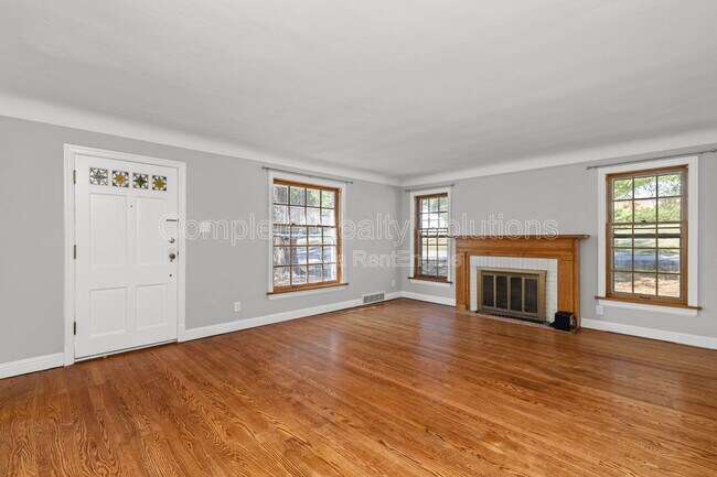 Photo - 524 Gerald Pl