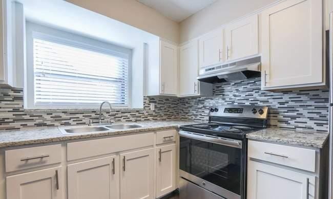 Building Photo - 1 bedroom in Dallas TX 75203 Unit # 53 Rental