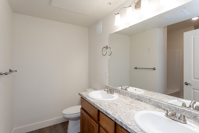 1BR, BA - 790SF