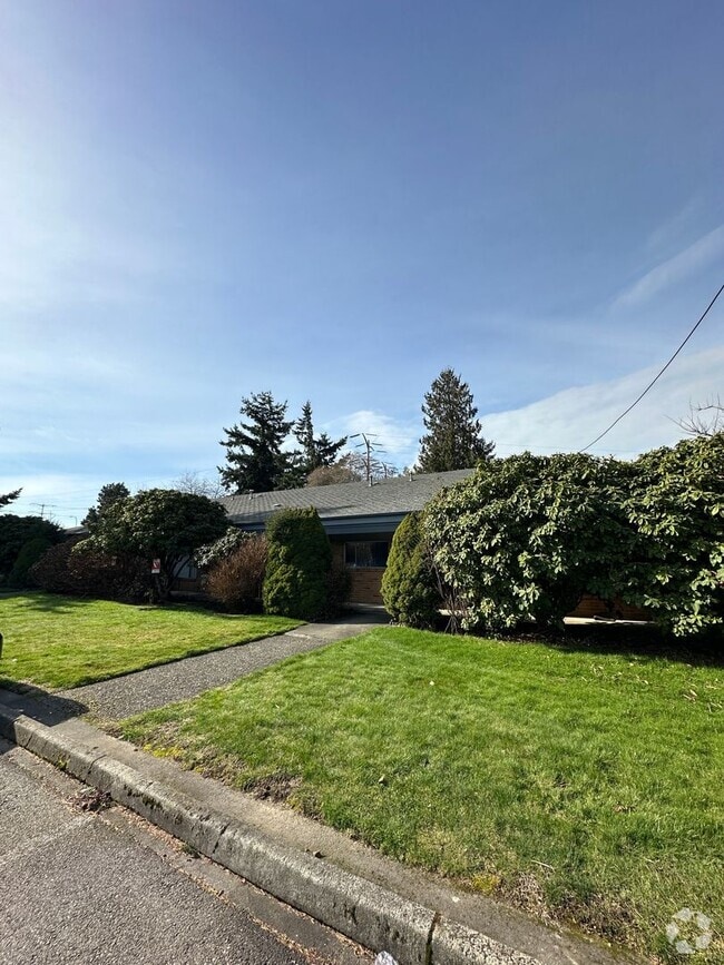 Building Photo - Beautiful and cozy updated one bedroom apa... Unit 6 Rental