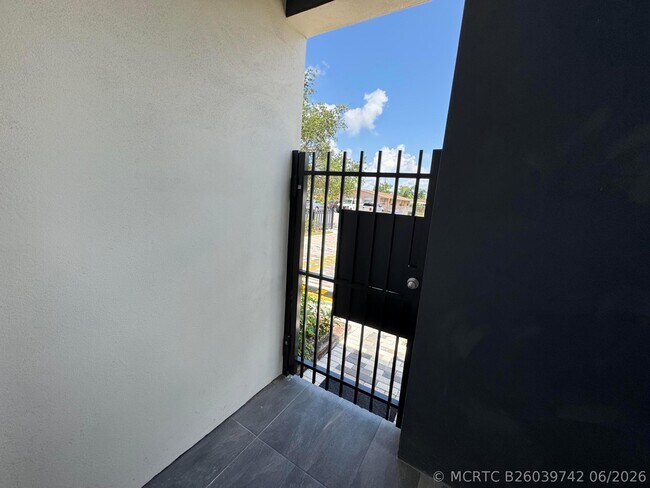 Photo - 400 NE 30th St