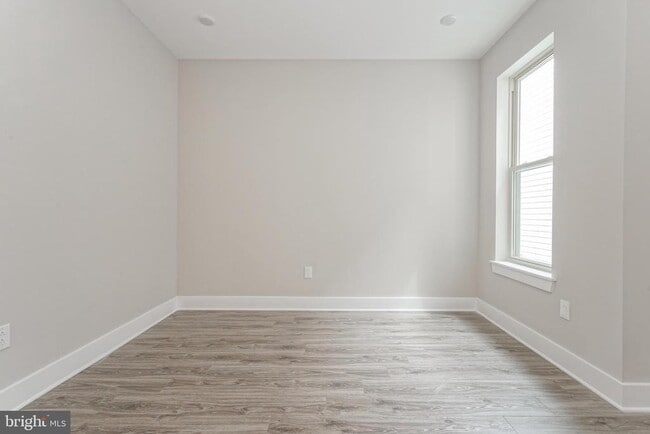 Photo - 2162 E Norris St Unit 402